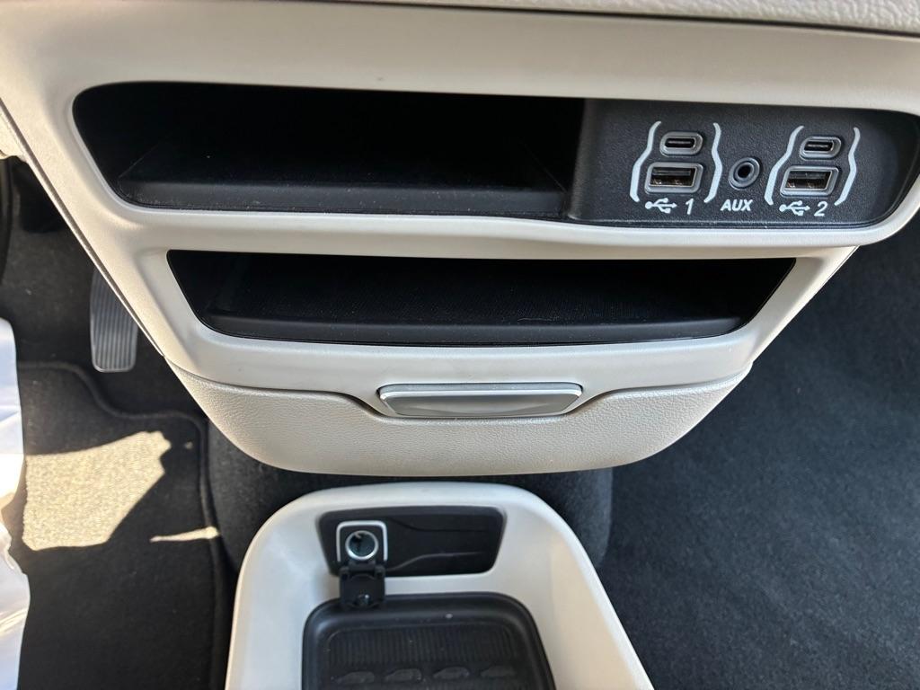 Chrysler Pacifica Touring L 2024