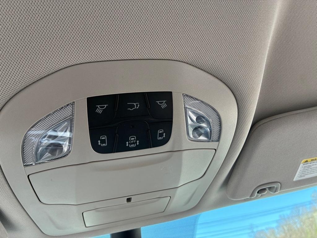 Chrysler Pacifica Touring L 2024