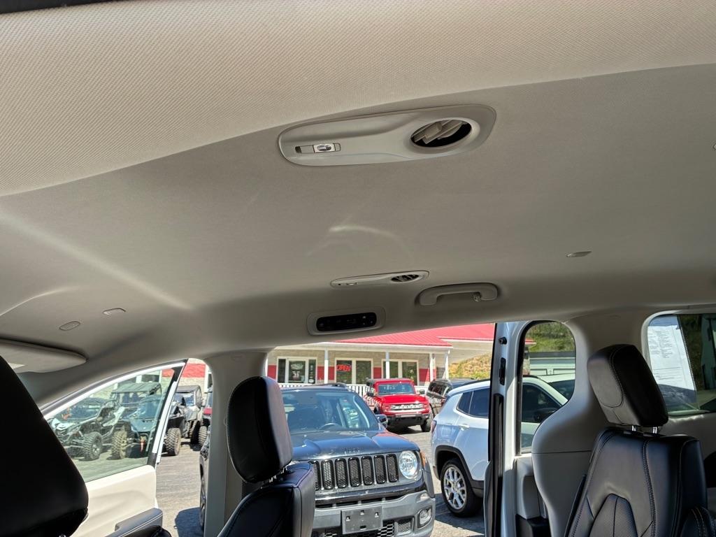 Chrysler Pacifica Touring L 2024