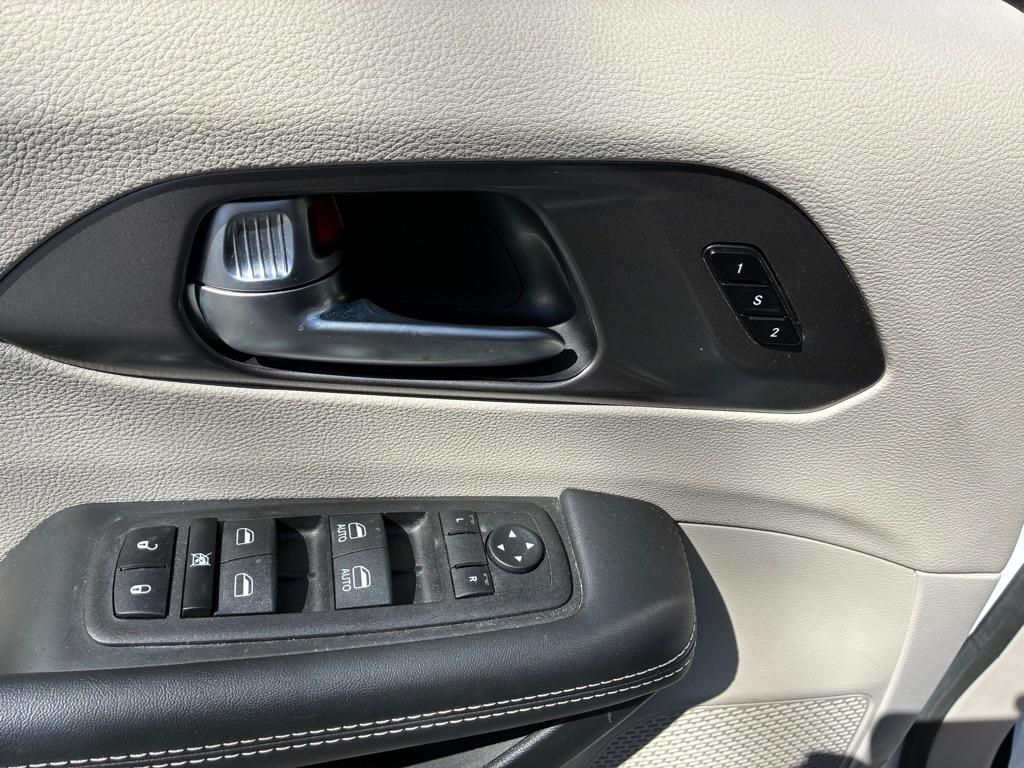 Chrysler Pacifica Touring L 2024