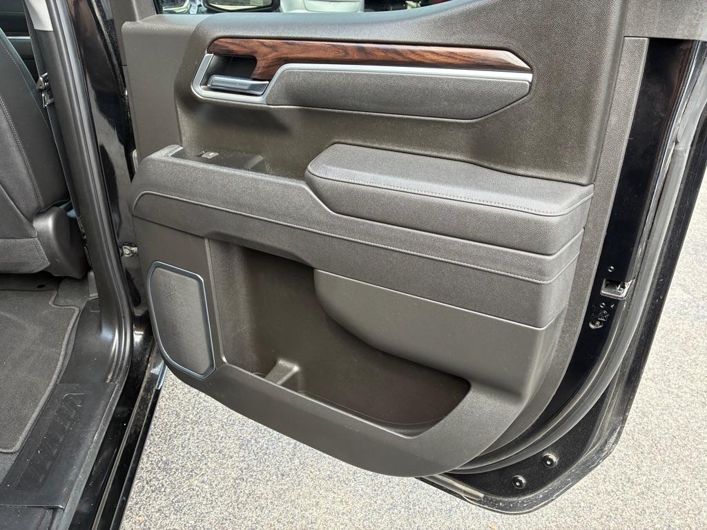 GMC Sierra 1500 SLT Crew Cab 4WD 2025