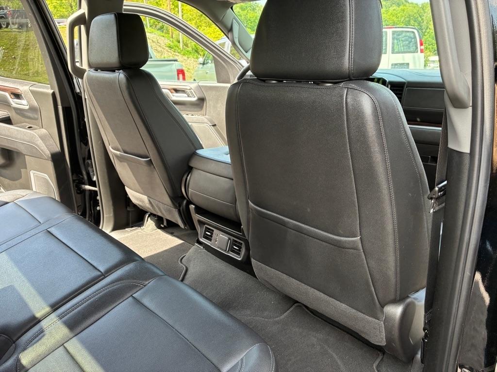 GMC Sierra 1500 SLT Crew Cab 4WD 2025