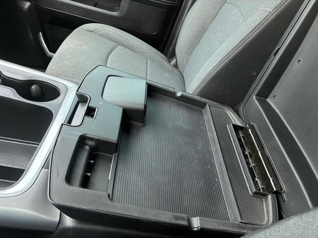 RAM 1500 SLT Quad Cab 4WD 2021