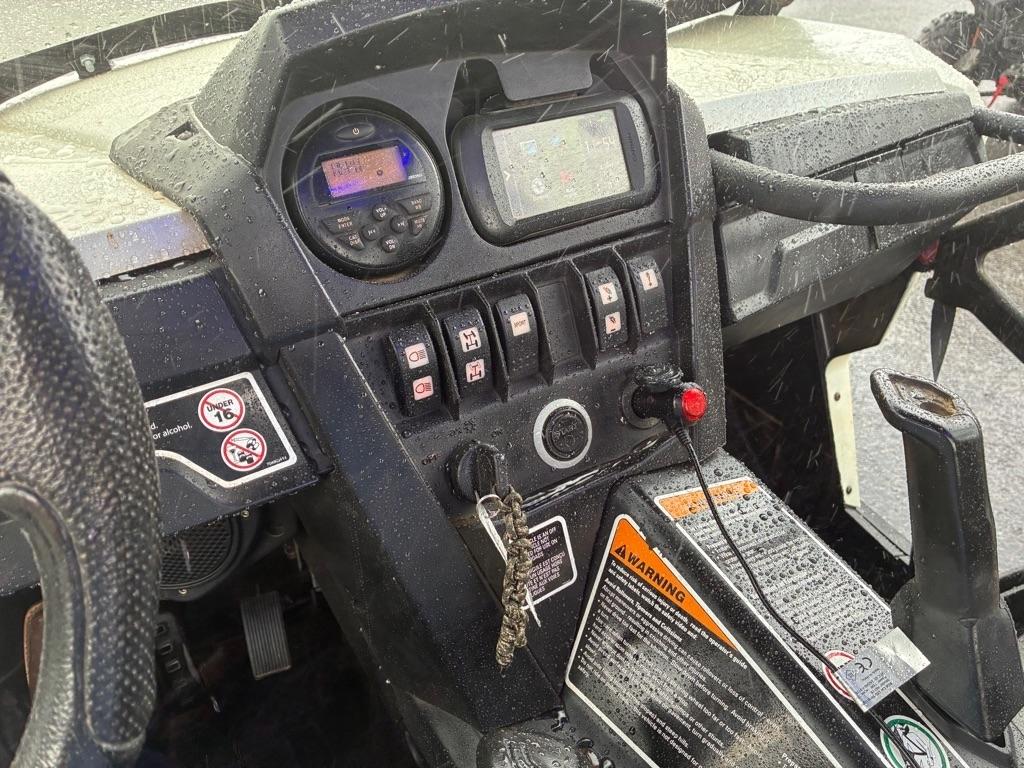 Can-Am Commander 1000 DPS  2013