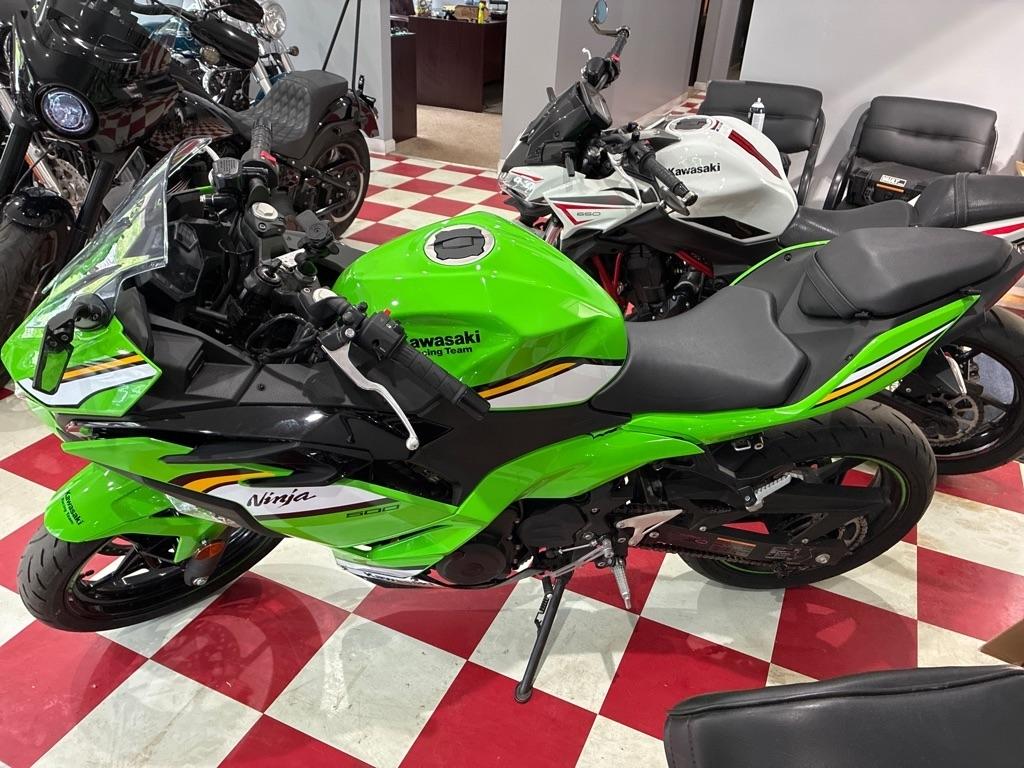 Kawasaki EX500  2025