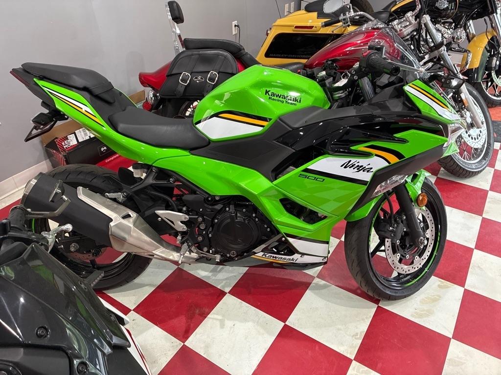 Kawasaki EX500  2025
