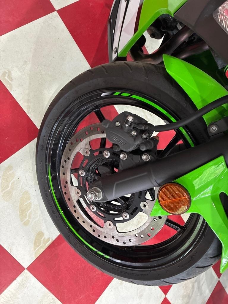 Kawasaki EX500  2025