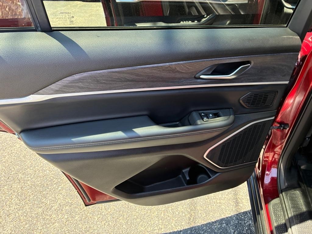 Jeep Grand Cherokee L Limited 4D SUV 4WD 2021