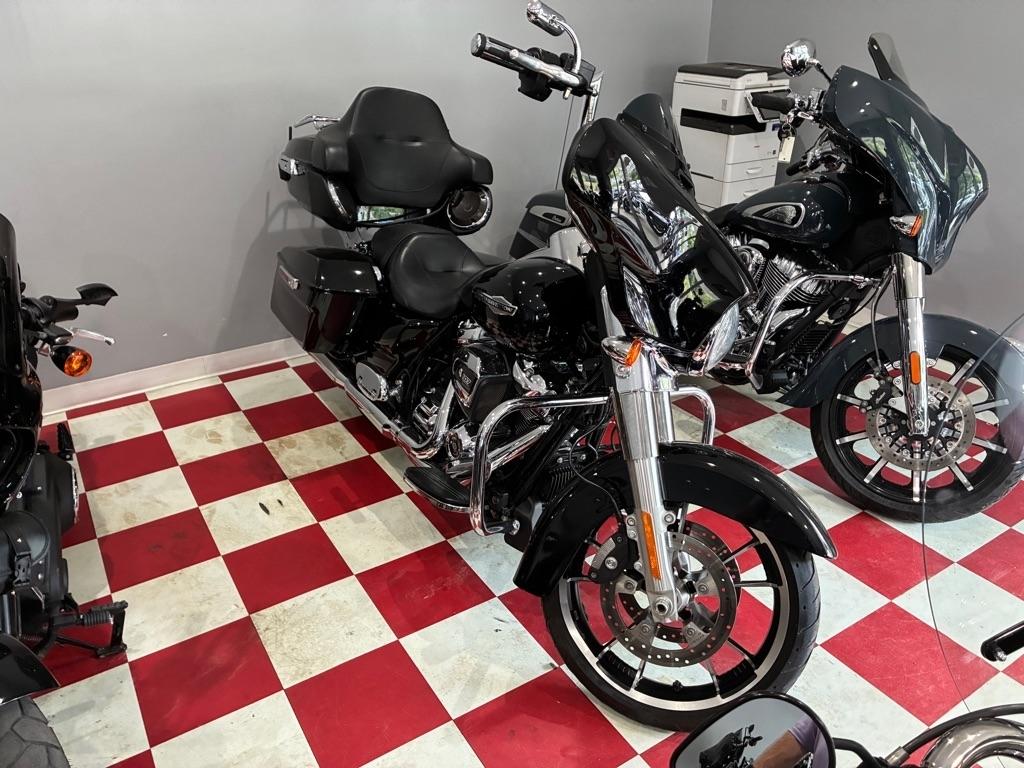 2022 Harley-Davidson Street Glide Touring