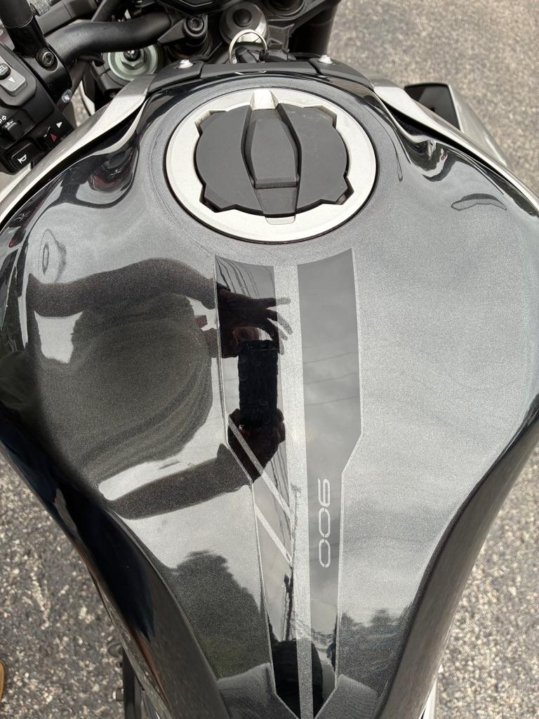 Kawasaki ZR900  2023