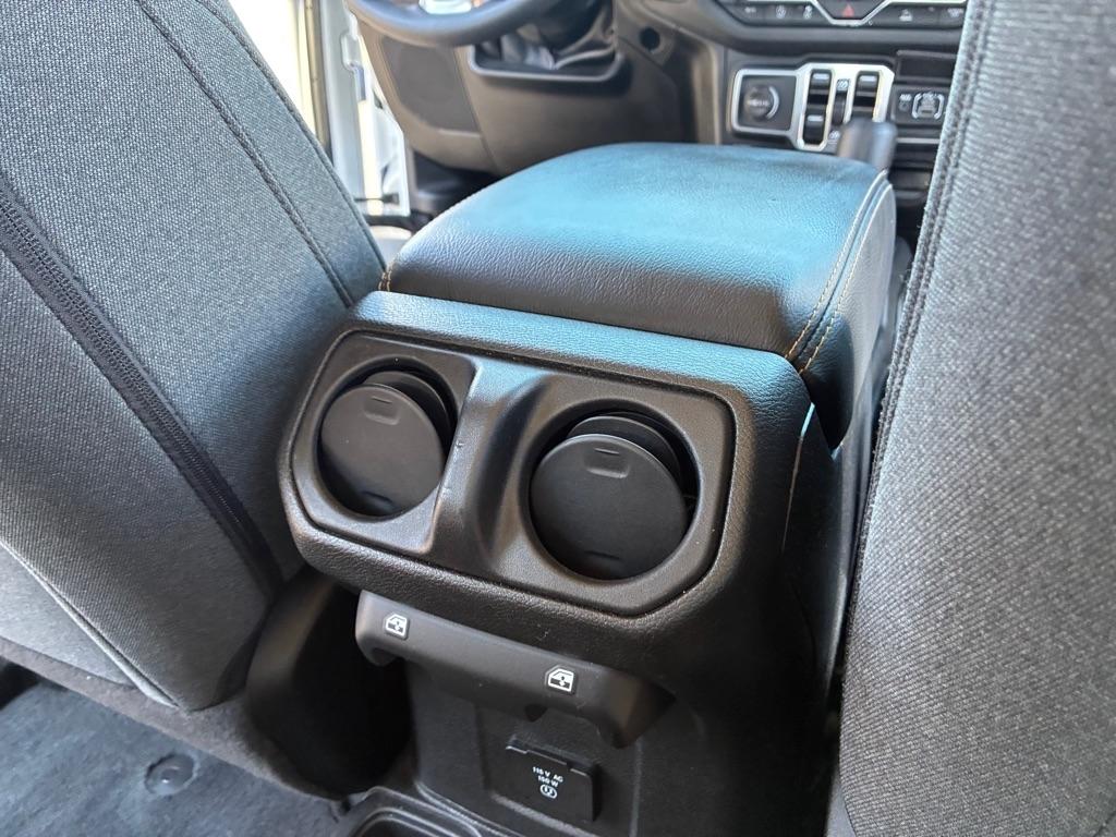 Jeep Wrangler Sahara 2025