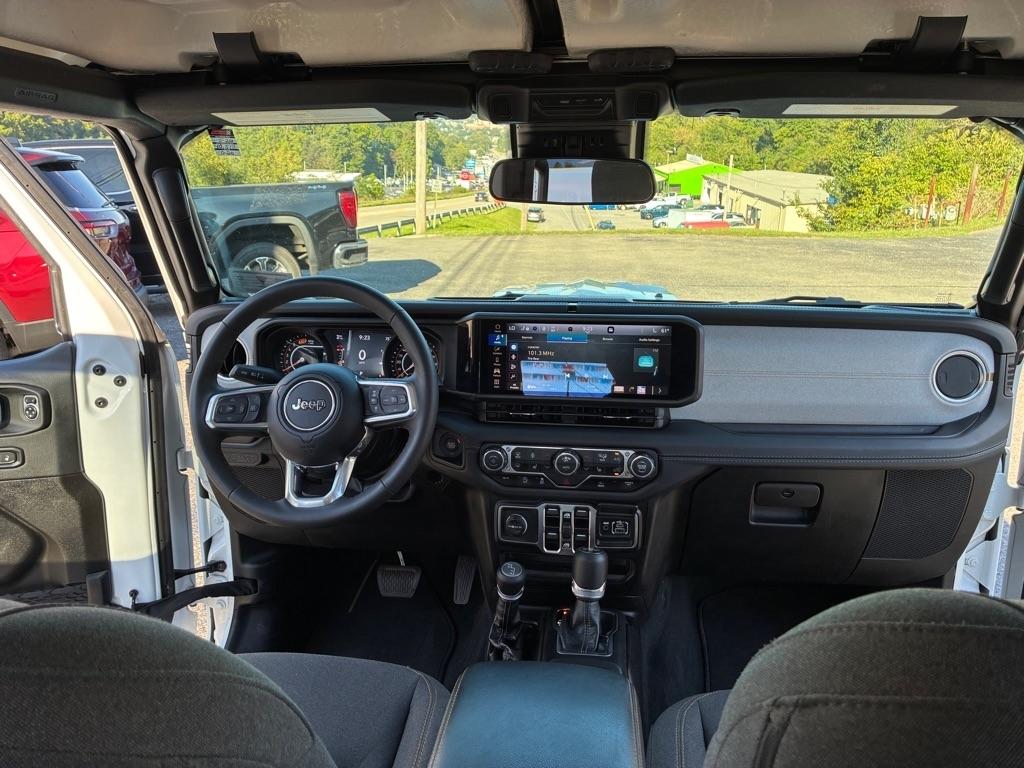 Jeep Wrangler Sahara 2025