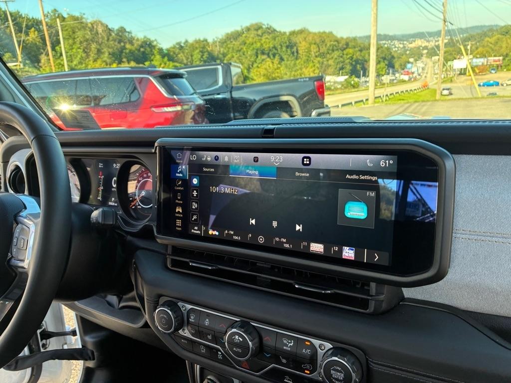 Jeep Wrangler Sahara 2025