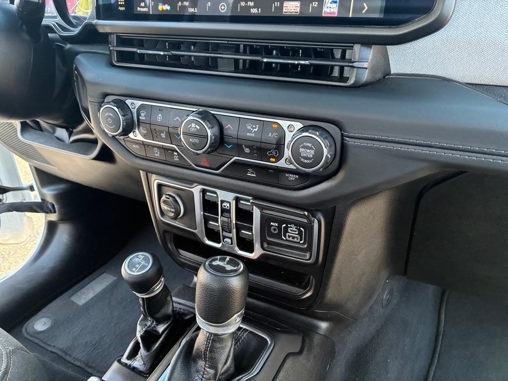 Jeep Wrangler Sahara 2025