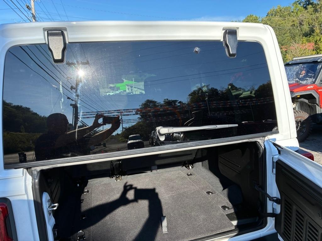 Jeep Wrangler Sahara 2025