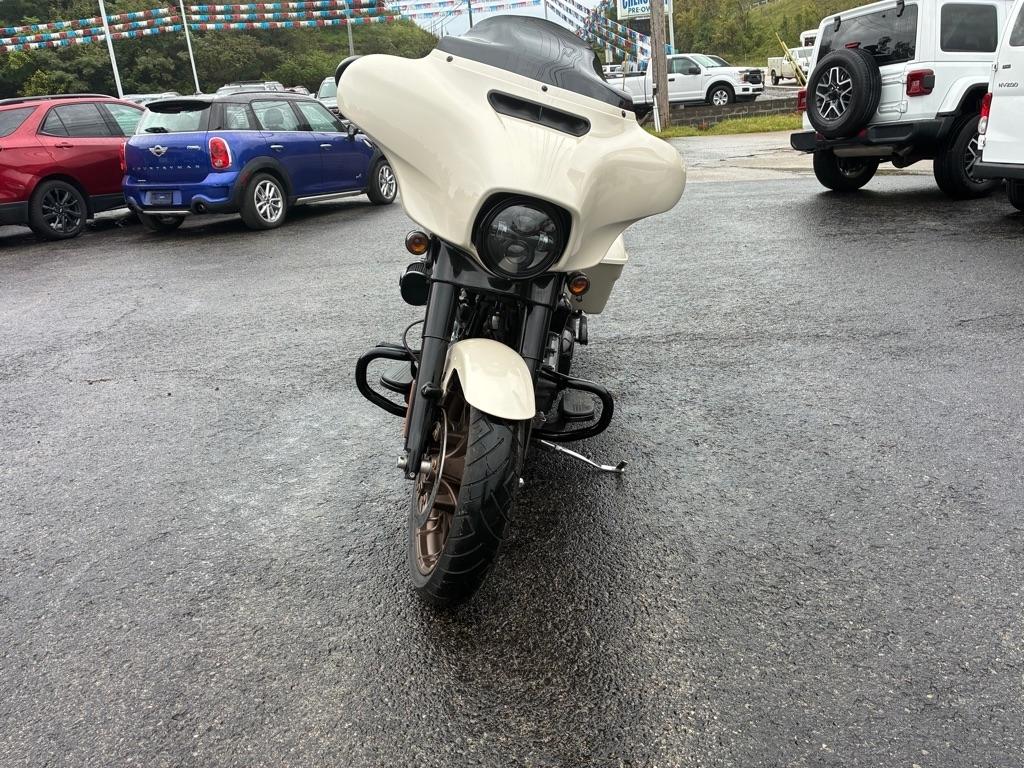 Harley-Davidson FLHXST  2023