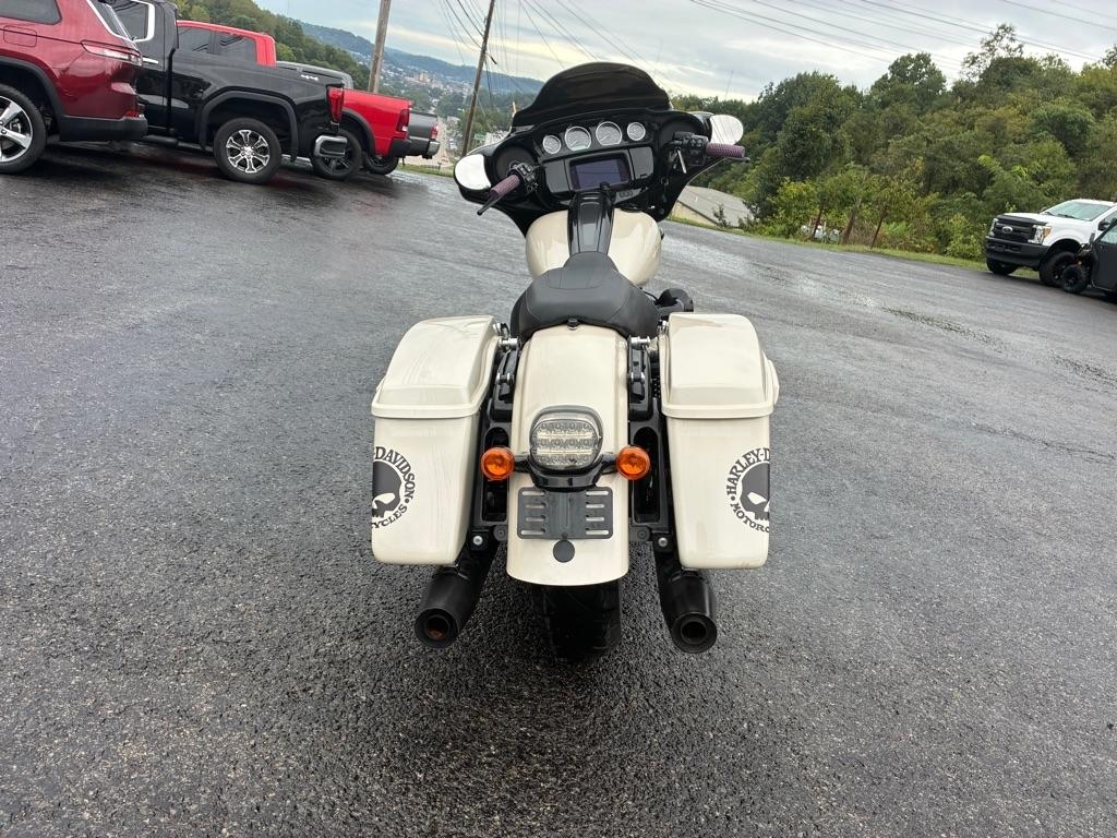 Harley-Davidson FLHXST  2023