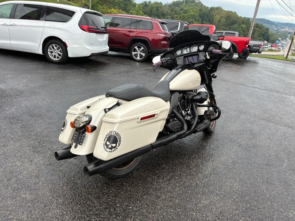 Harley-Davidson FLHXST  2023