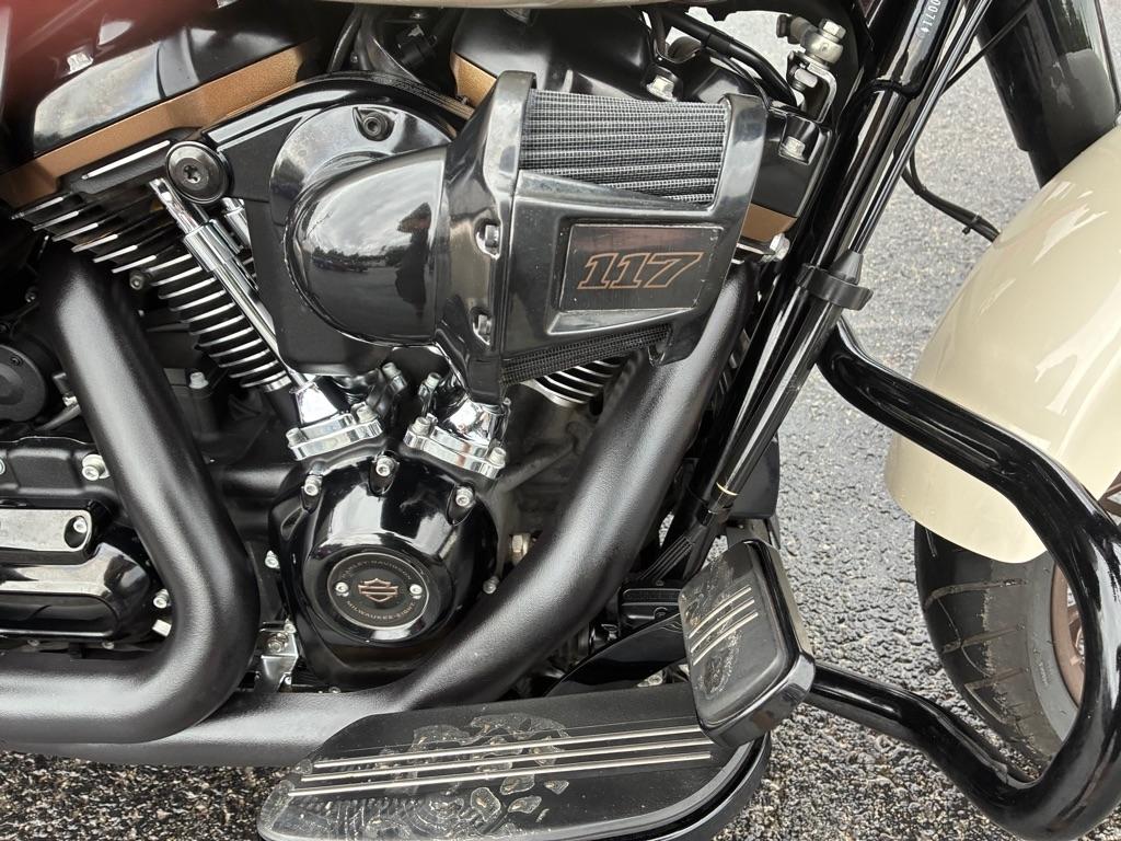 Harley-Davidson FLHXST  2023