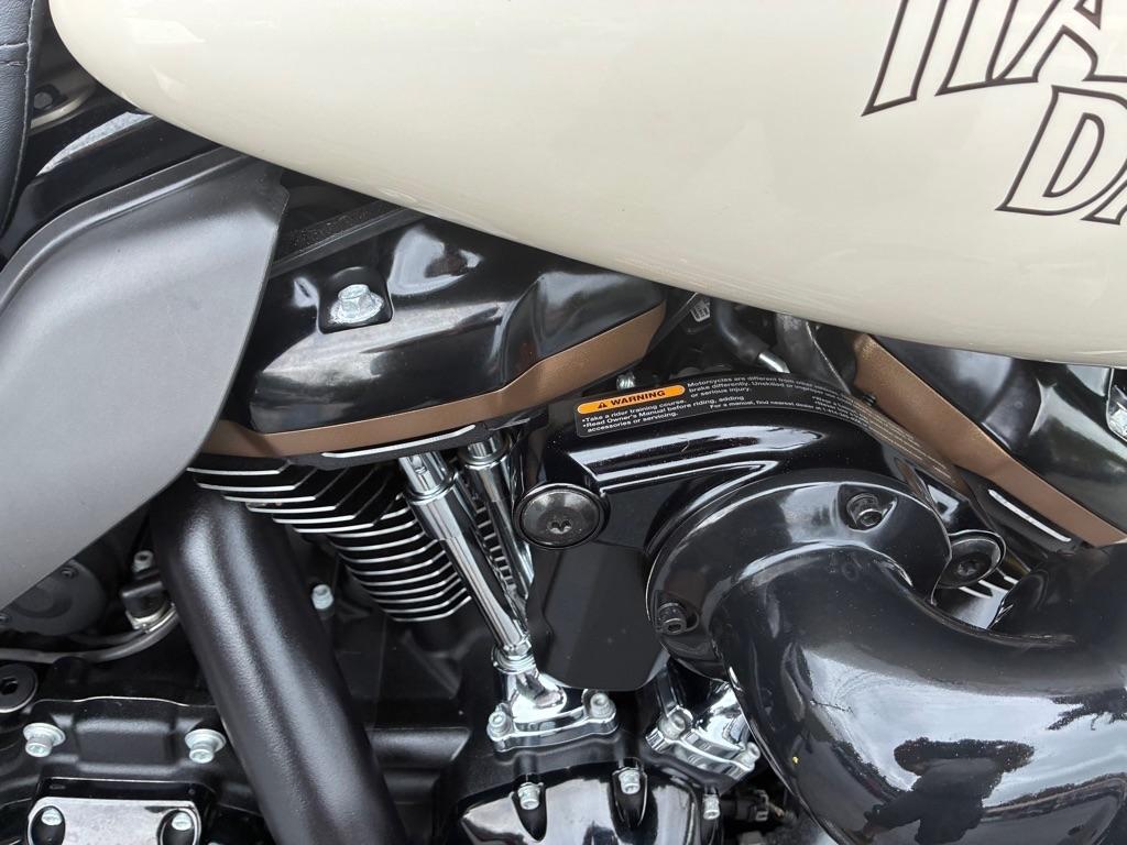 Harley-Davidson FLHXST  2023