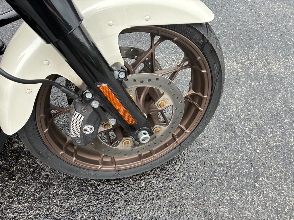 Harley-Davidson FLHXST  2023