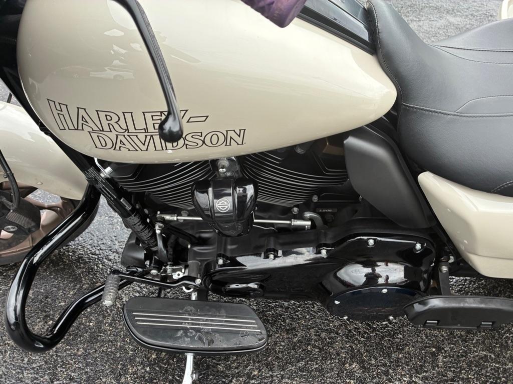 Harley-Davidson FLHXST  2023