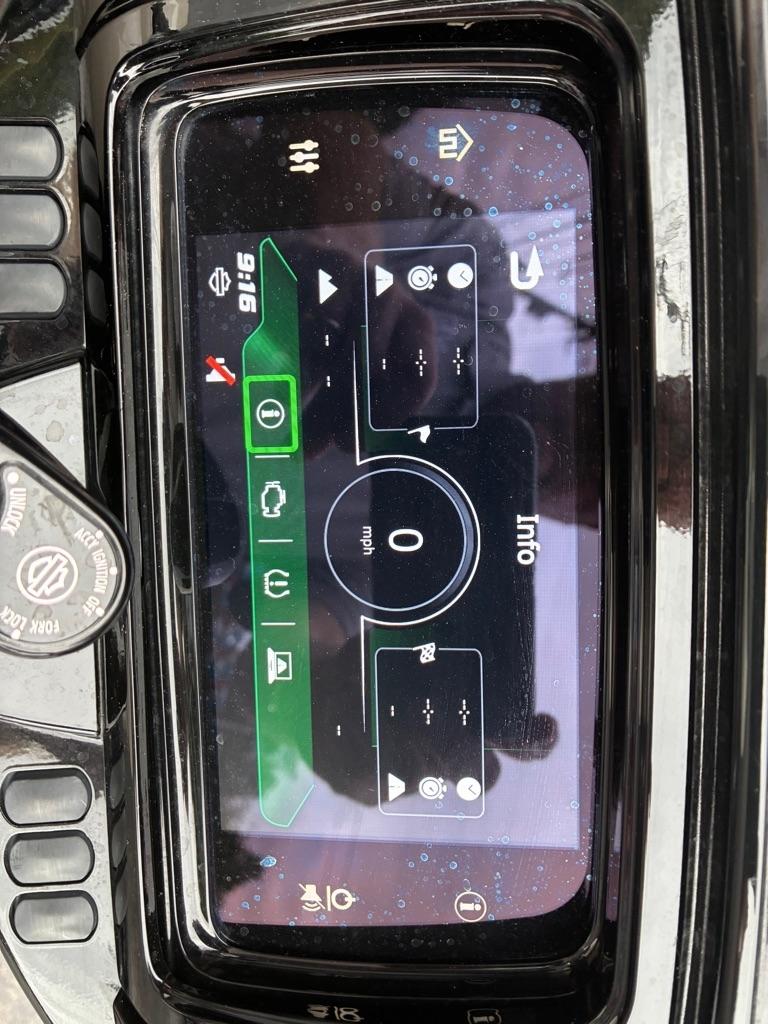 Harley-Davidson FLHXST  2023