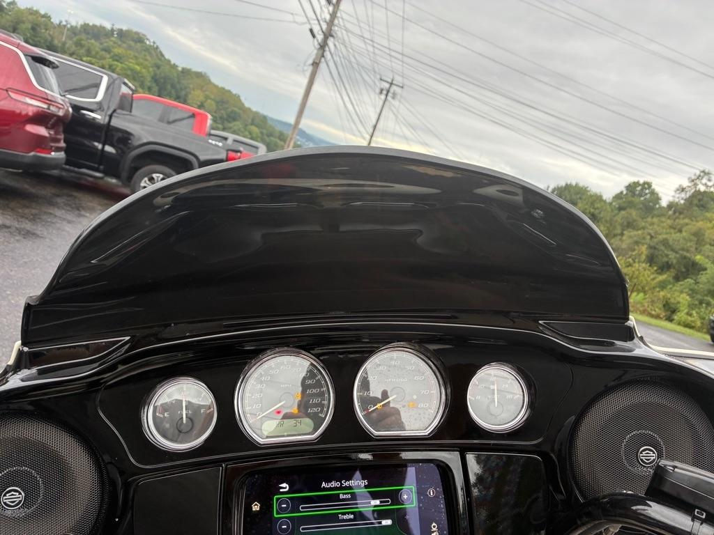 Harley-Davidson FLHXST  2023