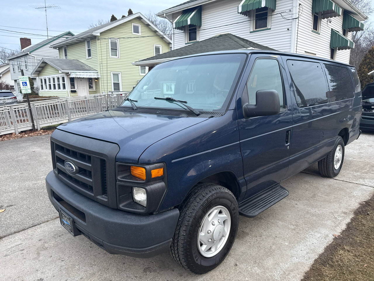2009 Ford E-Series Econoline Wagon's photo