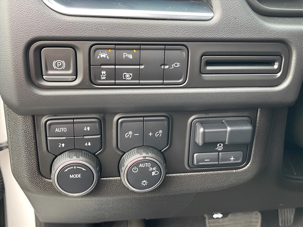 Chevrolet Suburban 4WD 4dr RST 2022