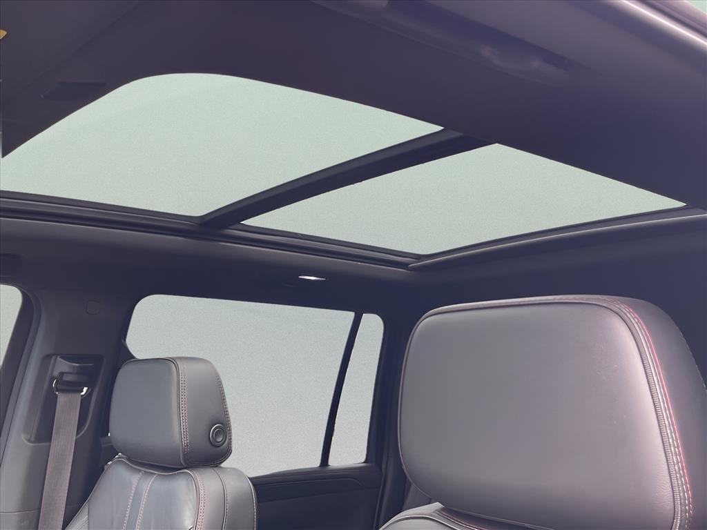 Chevrolet Suburban 4WD 4dr RST 2022