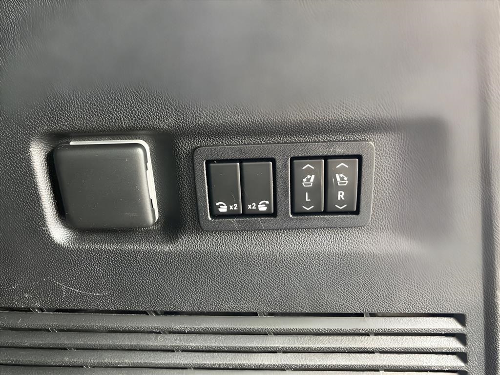 Chevrolet Suburban 4WD 4dr RST 2022