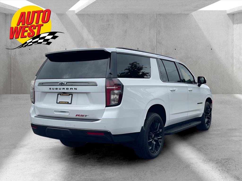 Chevrolet Suburban 4WD 4dr RST 2022