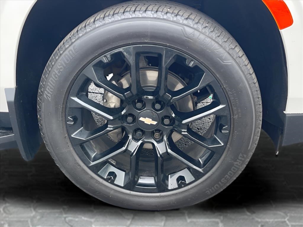 Chevrolet Suburban 4WD 4dr RST 2022