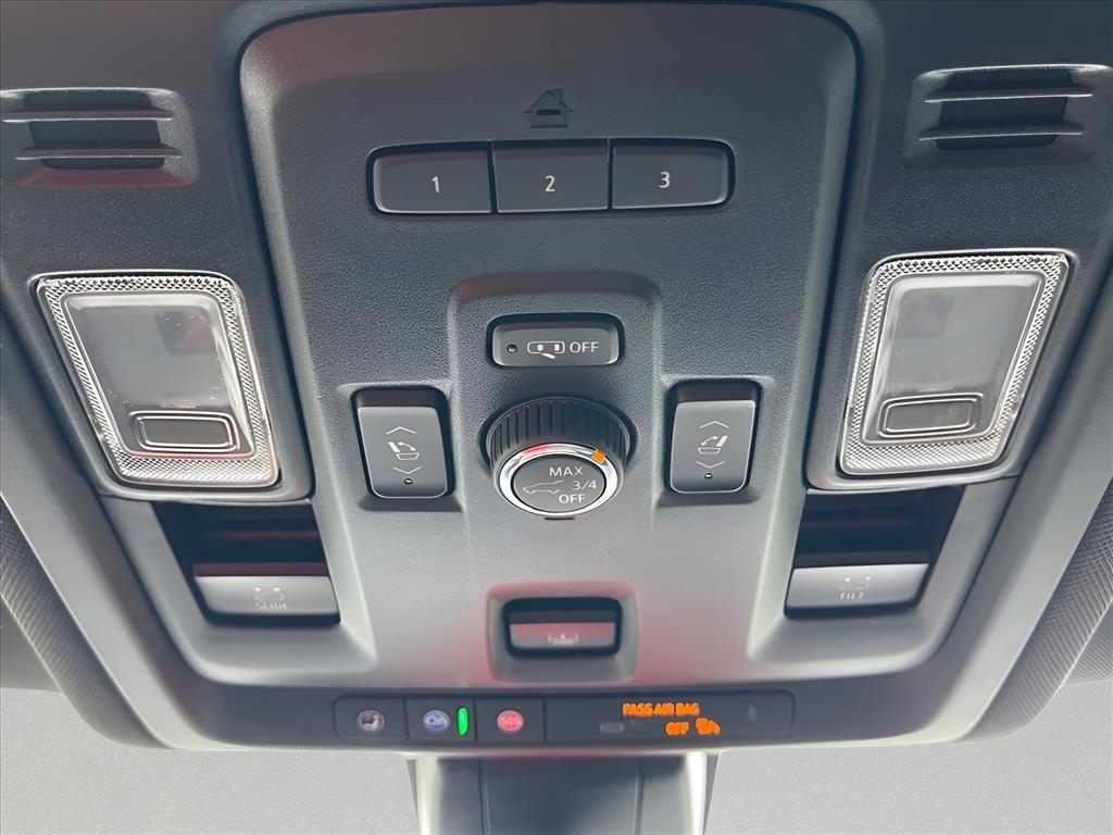 Chevrolet Suburban 4WD 4dr RST 2022