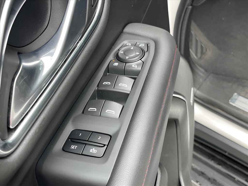 Chevrolet Suburban 4WD 4dr RST 2022