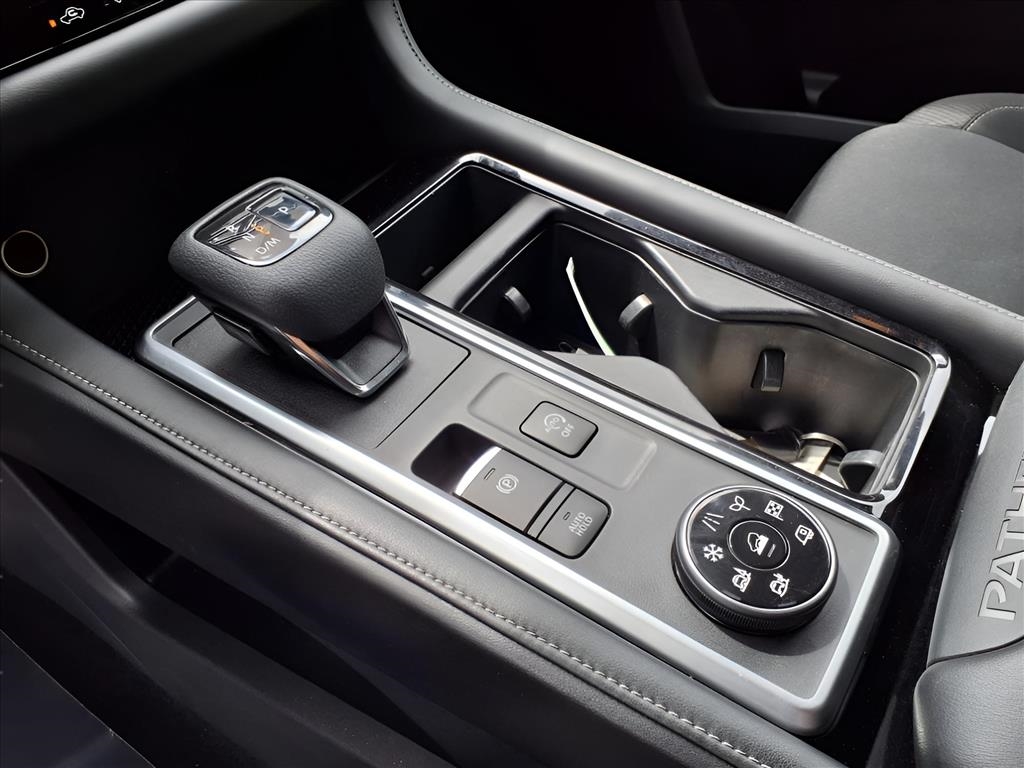 Nissan Pathfinder SV 4WD 2022