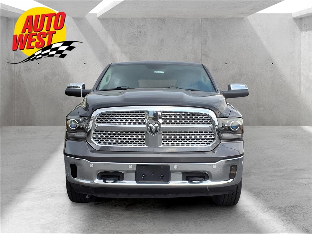 RAM 1500 4WD Crew Cab 140.5" Laramie 2015