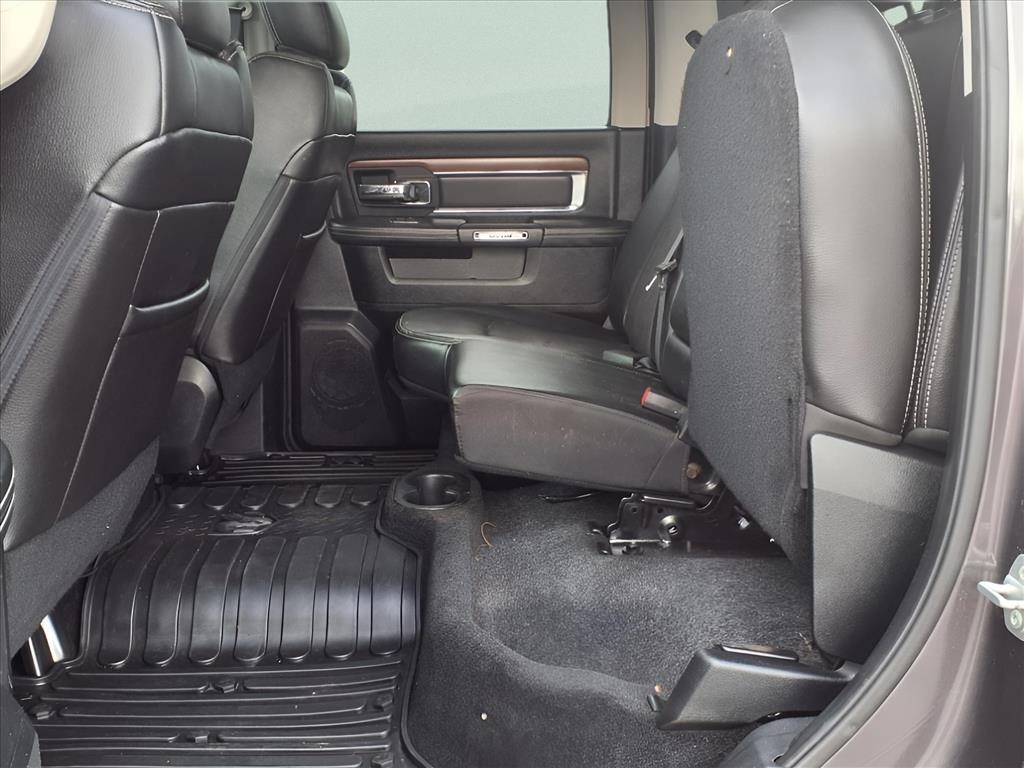 RAM 1500 4WD Crew Cab 140.5" Laramie 2015
