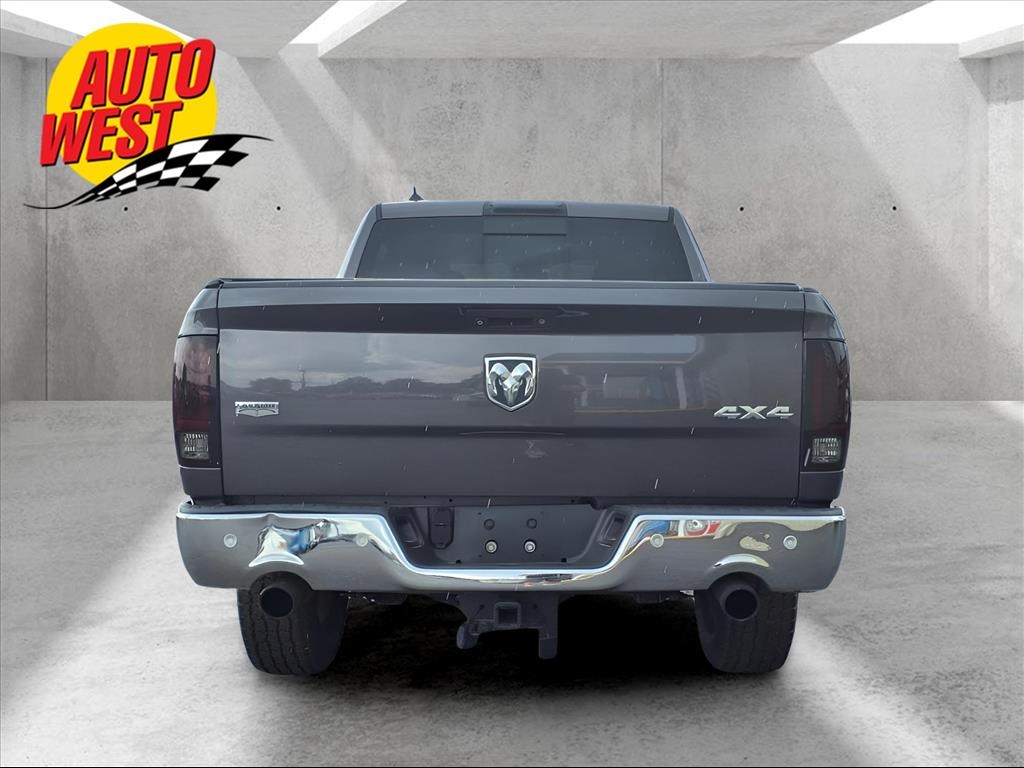 RAM 1500 4WD Crew Cab 140.5" Laramie 2015