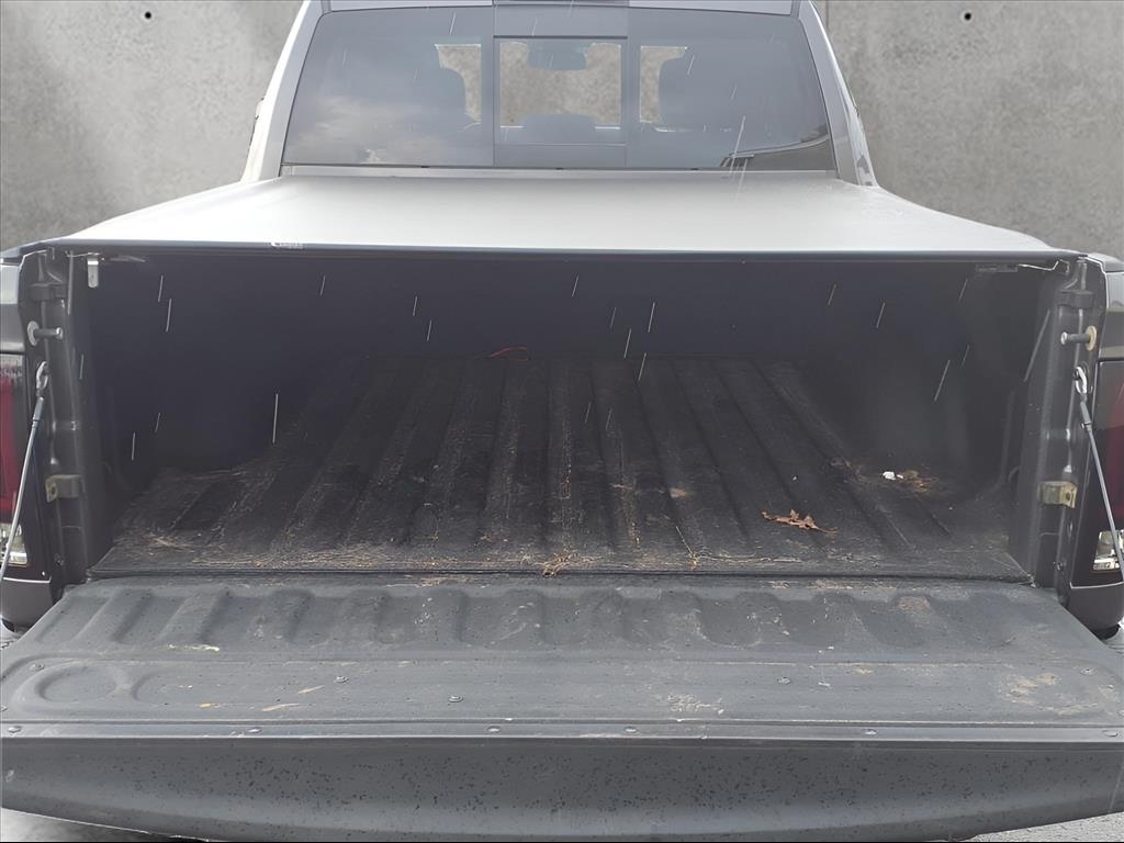 RAM 1500 4WD Crew Cab 140.5" Laramie 2015