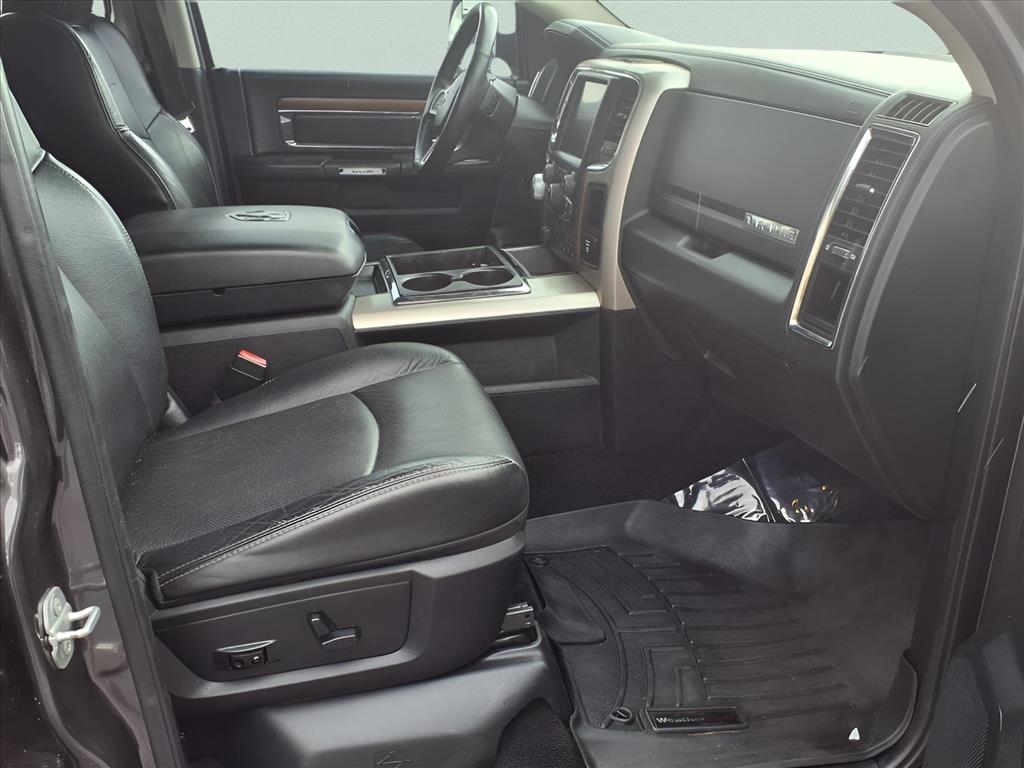 RAM 1500 4WD Crew Cab 140.5" Laramie 2015