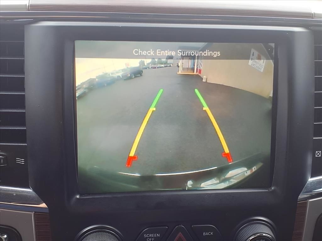 RAM 1500 4WD Crew Cab 140.5" Laramie 2015