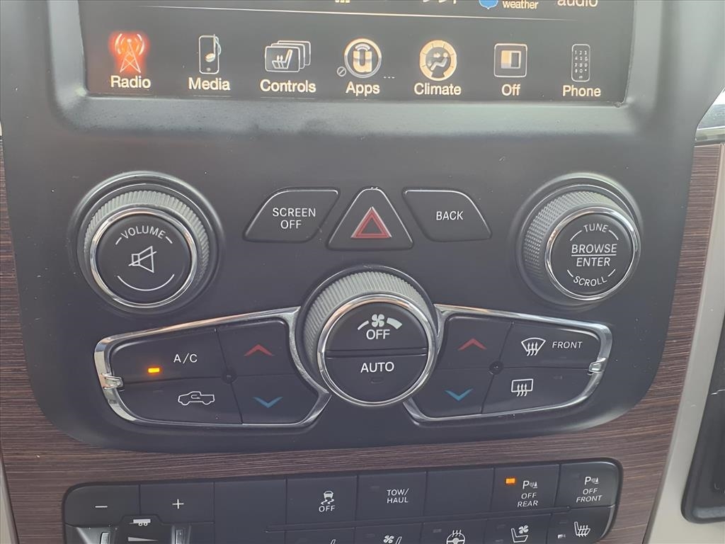 RAM 1500 4WD Crew Cab 140.5" Laramie 2015