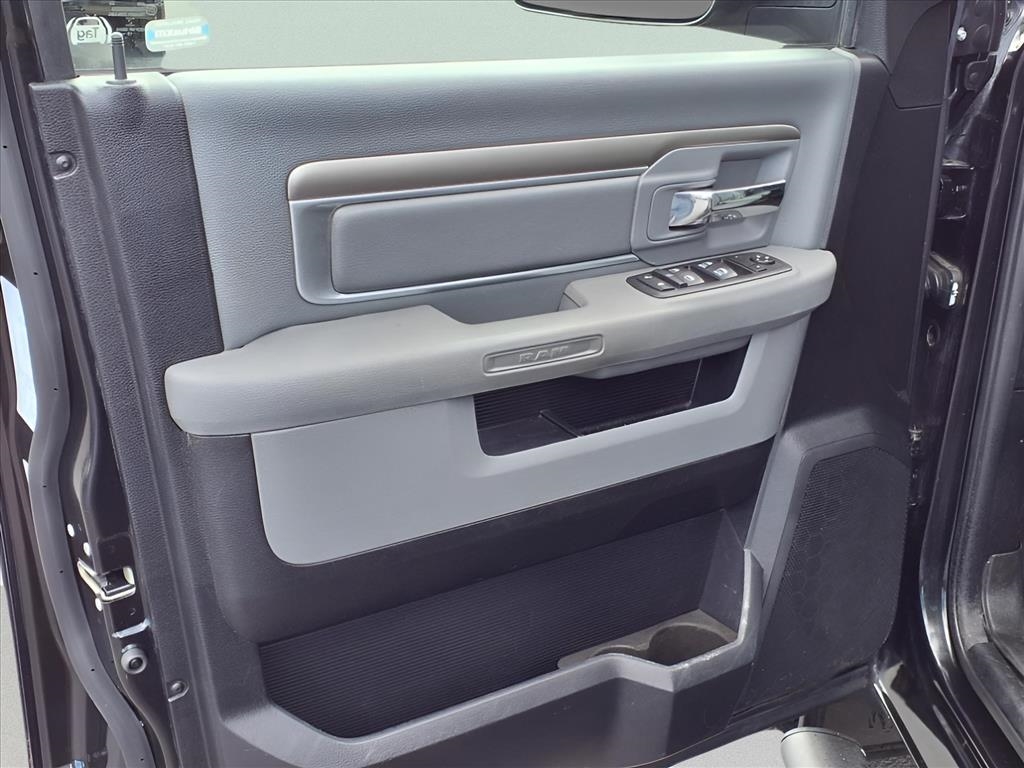 RAM 1500 4WD Crew Cab 149" SLT 2016