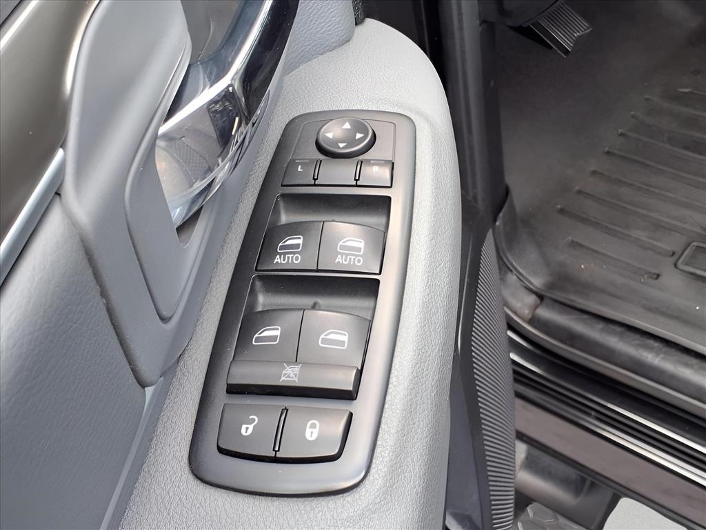 RAM 1500 4WD Crew Cab 149" SLT 2016