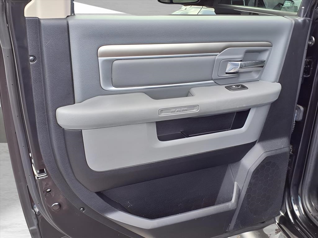 RAM 1500 4WD Crew Cab 149" SLT 2016