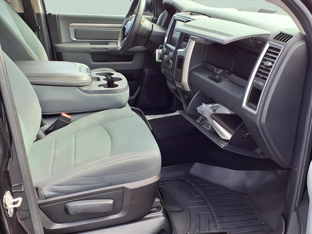 RAM 1500 4WD Crew Cab 149" SLT 2016