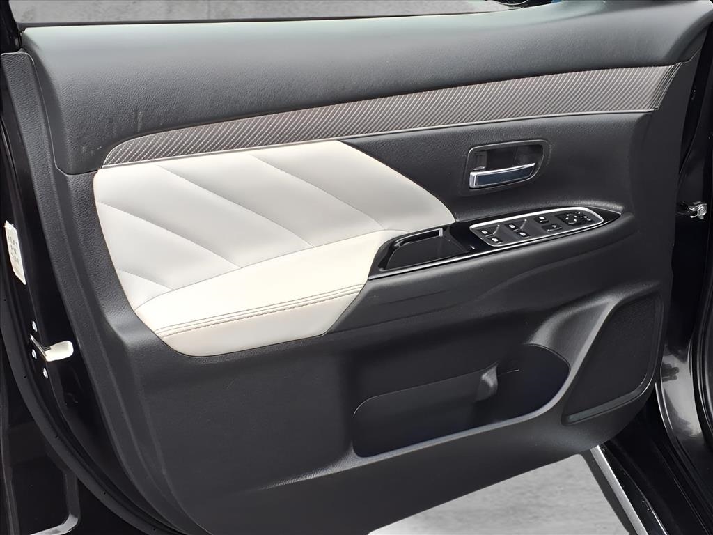Mitsubishi Outlander PHEV SEL S-AWC 2022