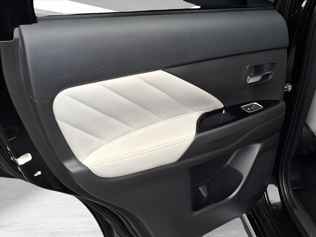 Mitsubishi Outlander PHEV SEL S-AWC 2022